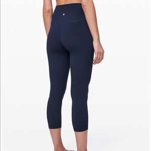 Lululemon wunder under crop legging! Size 6